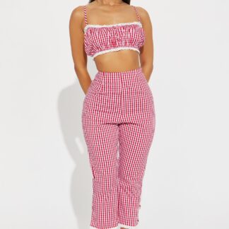 Conjunto Alexis de 3 Piezas: Top Bandeau, Pantalón Capri y Pañuelo