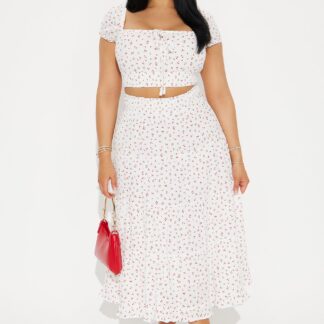 Conjunto de Falda Maxi y Top Blanco Combinado con Efecto Cereza