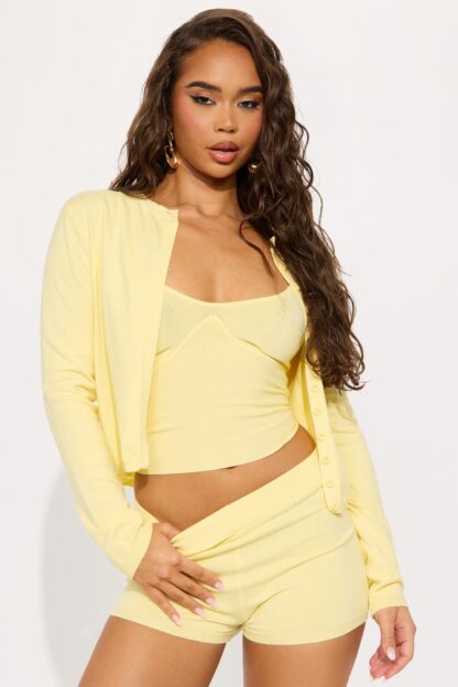 Conjunto de 3 Piezas: Sweater, Top y Shorts - Amarillo - Image 12