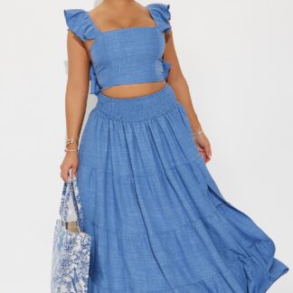 Conjunto de Falda Larga y Top con Volantes