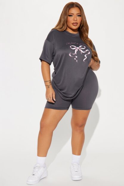 Conjunto Casual de Camiseta Oversize y Biker Shorts - Image 4