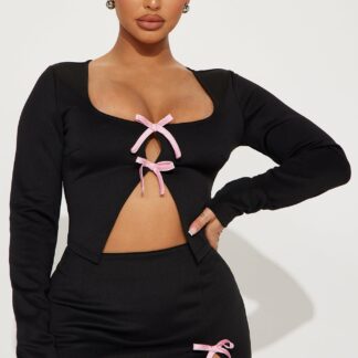 Conjunto de Falda y Top Manga Larga con Detalles de Lazos